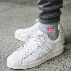 Buty adidas Superstar Boost "Vintage White" (BB0187). Białe buty skate męskie Adidas, z materiału, adidas superstar. Za 249,99 zł.