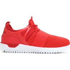 Czerwone Buty Sportowe Fiinder. Czerwone buty sportowe męskie Born2be, na jesień, z materiału, na sznurówki. Za 129,99 zł.