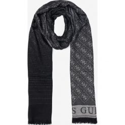 Guess Cathleen Jacquard Szalik Czarny Szary. Szare szaliki damskie Guess, z aplikacjami, z wiskozy. Za 292,95 zł.