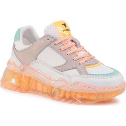Sneakersy TOGOSHI - TG-22-04-000207 123. Białe półbuty damskie Togoshi, z zamszu. W wyprzedaży za 369,00 zł.