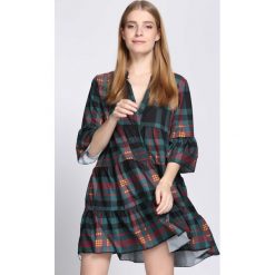 Czarno-Zielona Sukienka One Night. Czarne sukienki marki Cropp, l, z koszulowym kołnierzykiem, koszulowe. Za 59,99 zł.