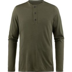 Koszulka w kolorze oliwkowym. Brązowe koszulki męskie OCK, s, z wełny, z okrągłym kołnierzem, długie. W wyprzedaży za 109,95 zł.