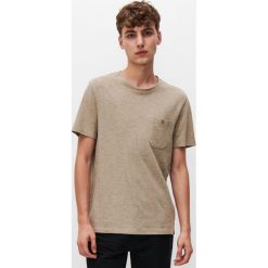 T-shirt z kieszonką - Beżowy. Brązowe t-shirty męskie Reserved, s, bez wzorów, bez kołnierzyka. Za 39,99 zł.