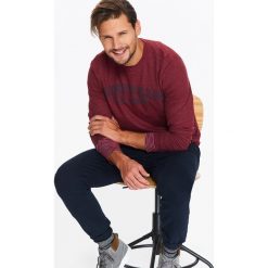 Bejsbolówki męskie: BLUZA MĘSKA NIEROZPINANA Z NAPISEM