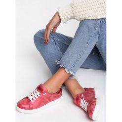 Czerwone Sneakersy Get In. Czerwone buty sportowe damskie Renee. Za 49,99 zł.