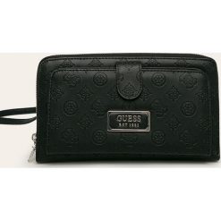 Guess Jeans - Portfel. Czarne portfele damskie Guess Jeans, w paski, z jeansu. W wyprzedaży za 269,90 zł.