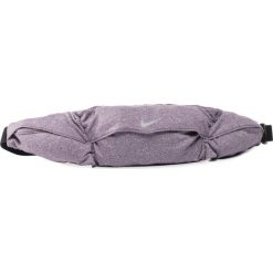Saszetka nerka NIKE - NRL98528 528 Fioletowy. Fioletowe nerki damskie Nike, bez wzorów, z materiału, młodzieżowe, bez dodatków. W wyprzedaży za 119,00 zł.