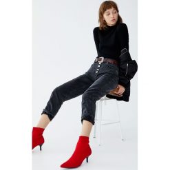 Jeansy mom fit w paski. Czarne jeansy damskie marki Pull&Bear, z jeansu. Za 79,90 zł.