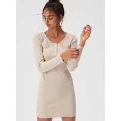 Dopasowana sukienka mini - Beżowy. Brązowe sukienki damskie Sinsay, s, bez wzorów, bez kołnierzyka, bez rękawów, mini, dopasowane. Za 29,99 zł.