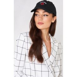 Sweet SKTBS Czapka z daszkiem Sweet Gone Rose - Black. Czarne czapki z daszkiem damskie marki Sweet SKTBS. W wyprzedaży za 40,38 zł.