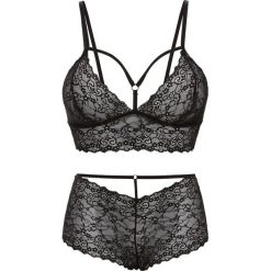 Biustonosz + figi panty "ouvert" (2 części) bonprix czarny. Czarne figi damskie marki bonprix, w koronkowe wzory, z koronki. Za 74,99 zł.