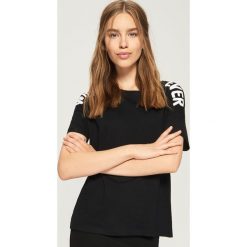T-shirty damskie: Koszulka z napisami - Czarny