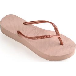 Havaianas - Japonki. Różowe klapki damskie Havaianas, bez wzorów, z materiału, bez obcasa, na obcasie. W wyprzedaży za 89,90 zł.