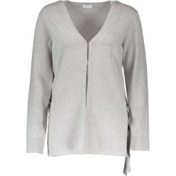 Kardigan w kolorze szarym. Szare kardigany damskie marki Gerry Weber. W wyprzedaży za 149,95 zł.