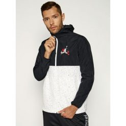Wiatrówka NIKE Jordan Clssics Windwear CT9368. Czarne kurtki sportowe męskie Nike, xxl, bez wzorów, z poliamidu, bez kaptura, do biegania. Za 399,00 zł.
