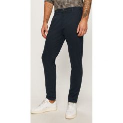 Tailored & Originals - Spodnie. Niebieskie spodnie męskie Tailored & Originals, na co dzień, bez wzorów, z elastanu. W wyprzedaży za 269,90 zł.