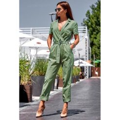 Kombinezon BIRMA GREEN. Zielone kombinezony damskie Kombinezon BIRMA GREEN, s, bez wzorów, bez kołnierzyka, bez rękawów. W wyprzedaży za 99,00 zł.
