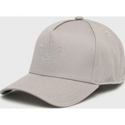 Adidas Originals - Czapka. Szare czapki męskie adidas Originals, z aplikacjami, z bawełny. Za 89,90 zł.