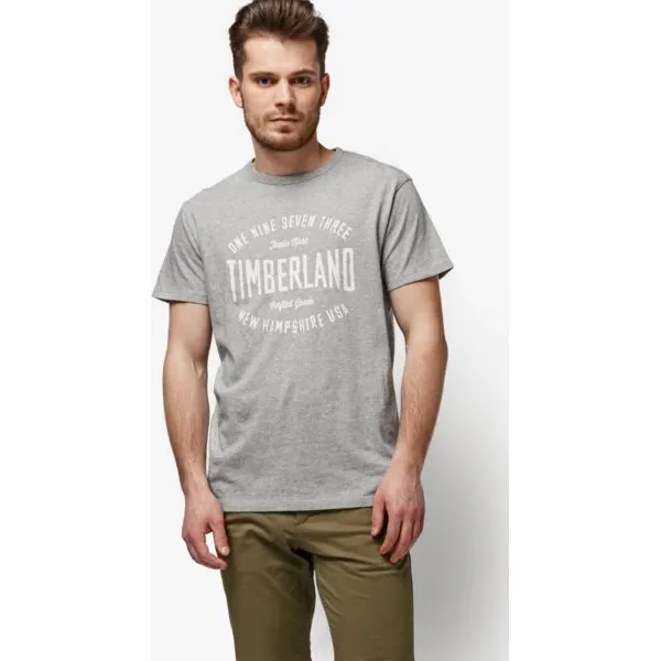 Timberland Koszulka Ss Tfo Eclectic Graphic Tee , szary, rozmiar L. Szare koszulki męskie Timberland, m, z nadrukiem, z bawełny, klasyczne, z okrągłym kołnierzem, z krótkim rękawem, krótkie. W wyprzedaży za 99,99 zł.