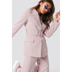 NA-KD Classic Marynarka z szerokim paskiem - Pink. Różowe marynarki damskie NA-KD Classic, w paski, z poliesteru. Za 202,95 zł.