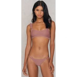 NA-KD Swimwear Dół od bikini z cienkimi paskami - Pink. Różowe bikini NA-KD Swimwear, w paski. W wyprzedaży za 40,48 zł.