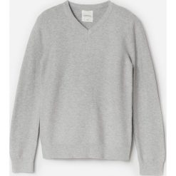 Sweter z bawełny organicznej - Jasny szary. Szare swetry męskie Reserved, bez wzorów, z bawełny, bez kołnierzyka, bez kaptura. Za 49,99 zł.
