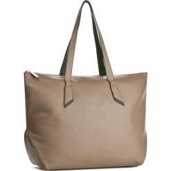Torebka COCCINELLE - A15 Iphigenie E1 A15 11 01 01 Taupe/Imperial 551. Brązowe torebki klasyczne damskie Coccinelle, ze skóry. W wyprzedaży za 699,00 zł.