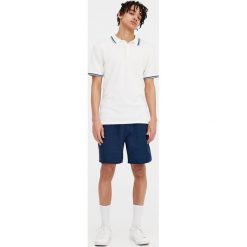 Bermudy basic ze sznurkiem. Niebieskie spodenki i szorty męskie Pull&Bear, m, bez wzorów. Za 59,90 zł.