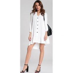 Biała Sukienka Cummings. Białe sukienki damskie Renee, na co dzień, s, bez wzorów, eleganckie, z asymetrycznym kołnierzem, bez rękawów, mini, asymetryczne. Za 89,99 zł.