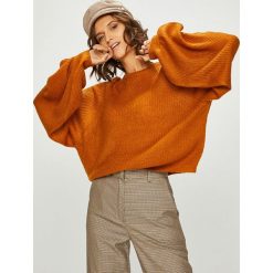 Answear - Sweter. Brązowe bez kategorii marki ANSWEAR, s, z dzianiny, z okrągłym kołnierzem. W wyprzedaży za 79,90 zł.