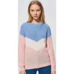 Trójkolorowy sweter - Wielobarwny. Szare bez kategorii marki Cropp, s. W wyprzedaży za 19,99 zł.