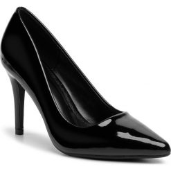 Szpilki DEEZEE - STELLA-P Black. Czarne półbuty damskie DeeZee, bez wzorów, ze skóry ekologicznej, eleganckie, bez obcasa, na obcasie, bez zapięcia. Za 89,99 zł.