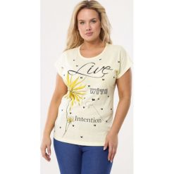 Żółty T-shirt Rainfall. Żółte bluzki damskie marki Born2be, xl, z nadrukiem, z okrągłym kołnierzem. Za 29,99 zł.