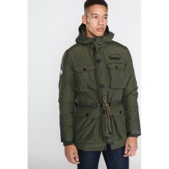 SuperDry Kurtka Zielony. Zielone płaszcze męskie Superdry, l, bez wzorów, z poliesteru, bez kaptura. Za 886,95 zł.