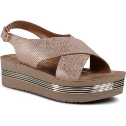 Sandały BETSY - 997738/02-02E Gold. Żółte klapki damskie Betsy, bez wzorów, ze skóry ekologicznej, bez obcasa, na koturnie. W wyprzedaży za 139,00 zł.