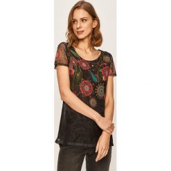 Desigual - T-shirt. Szare bluzki damskie Desigual, s, bez wzorów, z elastanu, casualowe, z okrągłym kołnierzem, z krótkim rękawem. W wyprzedaży za 139,90 zł.