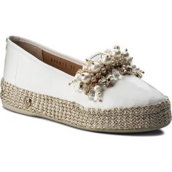Espadryle BALDININI - 899917XDOME909090RXX Bianco. Białe półbuty damskie skórzane marki Baldinini, na płaskiej podeszwie. W wyprzedaży za 819,00 zł.