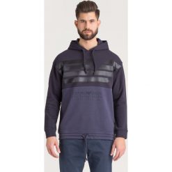 BLUZA Emporio Armani. Niebieskie bluzy męskie xxl, z nadrukiem, z materiału, z kapturem. Za 495,00 zł.