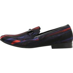 Steve Madden REVEALED Półbuty wsuwane red/navy. Czerwone derby męskie Steve Madden, z materiału. Za 459,00 zł.