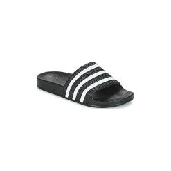 Klapki adidas ADILETTE. Czarne klapki damskie Adidas, bez wzorów. Za 126,65 zł.