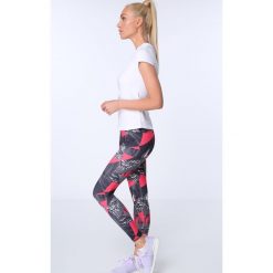 Legginsy sportowe z kolorowym nadrukiem czarno-koralowe MR16018. Pomarańczowe legginsy damskie marki Fasardi, xs, z nadrukiem. Za 69,00 zł.
