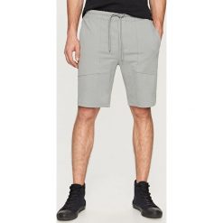 Spodenki i szorty męskie: Dzianinowe szorty slim fit - Jasny szar