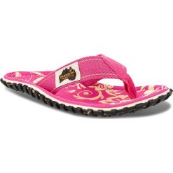 Japonki GUMBIES - Islander Pink Hibiscus. Różowe klapki damskie Gumbies, bez wzorów, z tworzywa sztucznego, bez obcasa. W wyprzedaży za 89,00 zł.