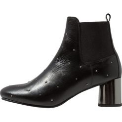 Élysèss Ankle boot nero. Czarne botki damskie marki Élysèss, ze skóry, bez obcasa, bez zapięcia. Za 589,00 zł.