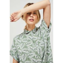 Koszula oversize z krótkim rękawem. Zielone koszule damskie Moodo, xs, bez wzorów, bez kołnierzyka, z krótkim rękawem. Za 69,99 zł.