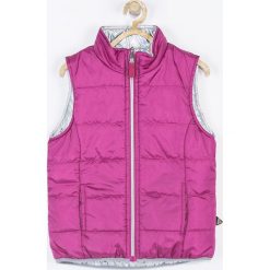 Coccodrillo - Bezrękawnik dwustronny dziecięcy 80-122 cm. Czerwone kurtki dziewczęce COCCODRILLO, bez wzorów, z tkaniny, bez kaptura. Za 109,90 zł.