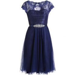 Unique Sukienka koktajlowa stormy blue. Niebieskie sukienki damskie koktajlowe marki Unique, s, z poliesteru. W wyprzedaży za 599,25 zł.