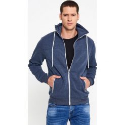 Granatowa Bluza Thessare. Niebieskie bluzy męskie Born2be, xxl, bez wzorów, bez kołnierzyka, bez rękawów, bez kaptura. Za 89,99 zł.