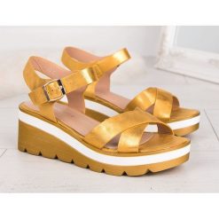 Sandałki damskie Shoesita 6295 Żółte. Żółte sandały damskie SHOESITA, bez wzorów, z tworzywa sztucznego, bez obcasa, na koturnie, bez zapięcia. Za 89,00 zł.