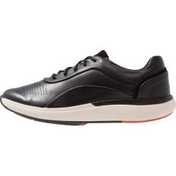 Clarks Unstructured CRUISE LACE Sneakersy niskie black. Czarne trampki i tenisówki damskie Clarks Unstructured, bez wzorów, ze skóry, bez zapięcia. Za 429,00 zł.